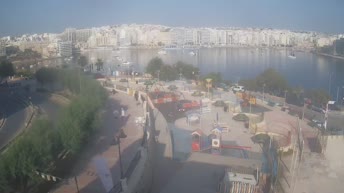La bahía de St. Julian's y Tower Road en Sliema